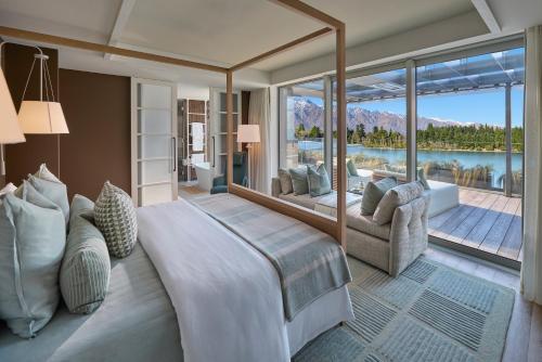 ROKI Collection, Queenstown