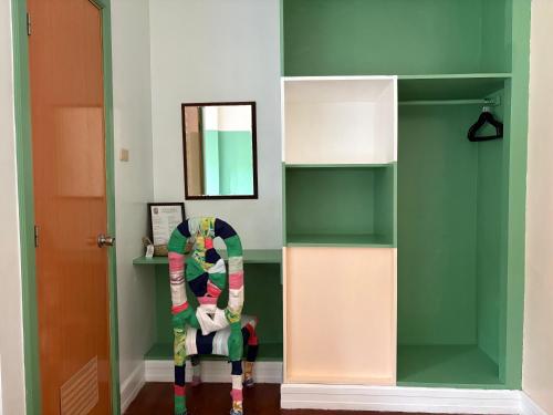 room detail thumbnail 2