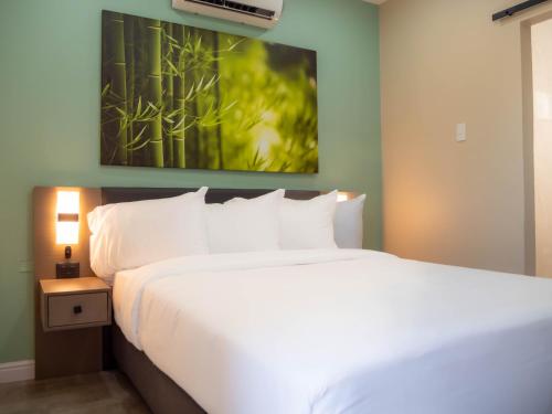 TStays Smart Hotel Courtyard Gated Modern Stay - image 3