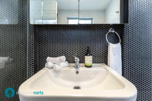 Surry Hills 1 Bedroom Terrace with Courtyard - image 7