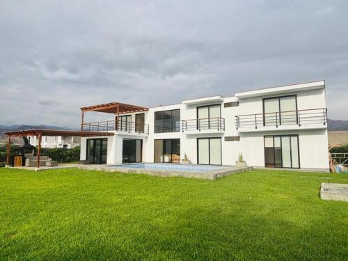 Casa Asya con piscina cerca Boulevard Asia