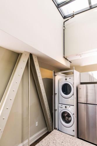 Flexhome East Town Penthouse 2BR MF4 in Milwaukee, USA
