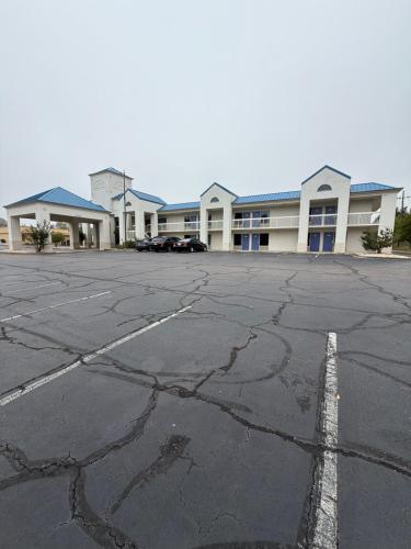 Exterior view, EXPRESS INN Troy in Troy (AL)