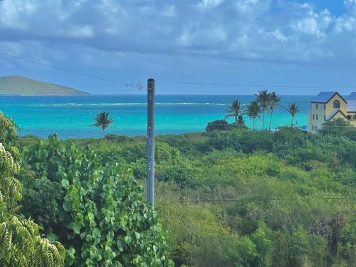 Green Cay - Walk to the Beach - King Bed - AC in เกาะเซนต์ครออิก