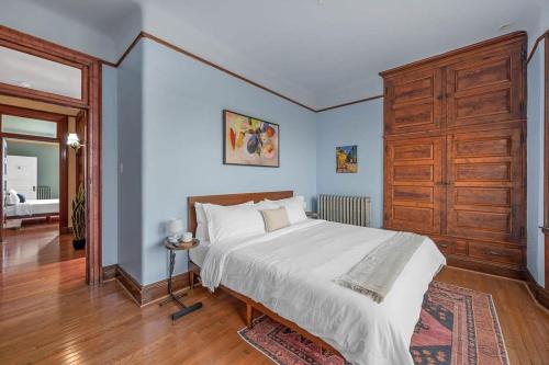 Stately 8BR Historic CWE Home ABODEbucks - image 5
