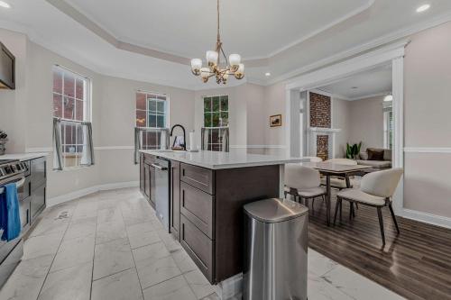 Chic City Living with Modern Touches ABODEbucks - image 5