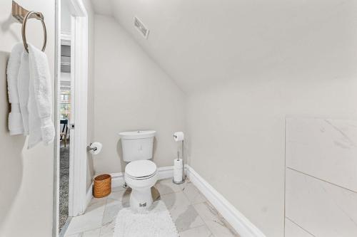 Chic City Living with Modern Touches ABODEbucks - image 13