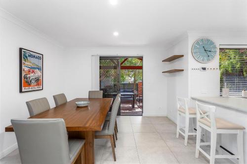 Scarborough Retreat -3BRM 5mins to the beach - image 5