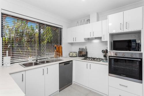 Scarborough Retreat -3BRM 5mins to the beach - image 2