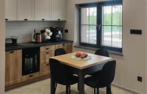 virtuve, Lovely Apartment In Orzysz With Sauna in Okragle