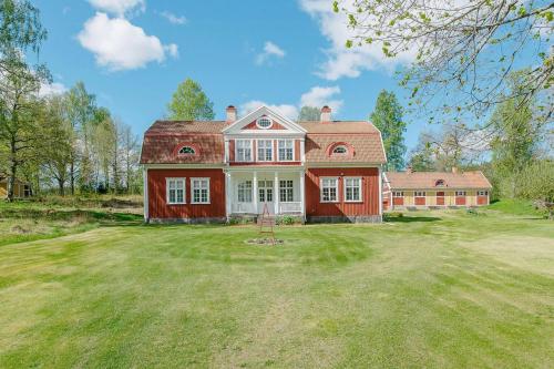 Exterior view, Converted School In Ostergotland Oak Landscape in Tjallmo