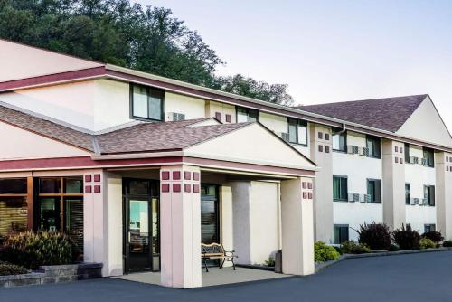 Super 8 by Wyndham Mankato - main image