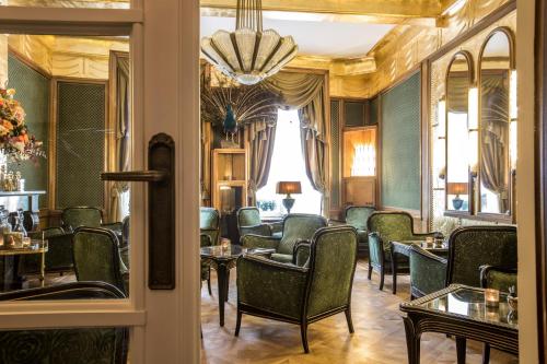 82108546 Luxury Boutique Hotel De Castillion