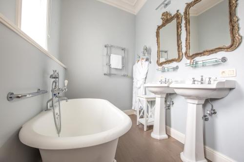 82108656 Luxury Boutique Hotel De Castillion