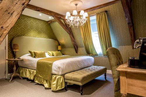 82108879 Luxury Boutique Hotel De Castillion