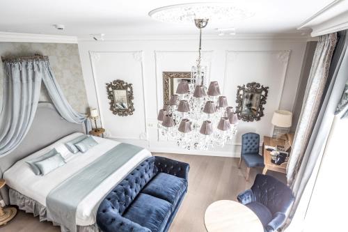 82108910 Luxury Boutique Hotel De Castillion
