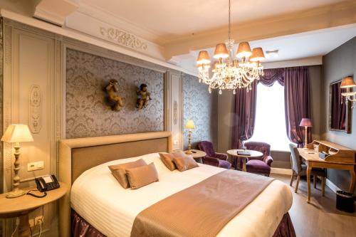 82108996 Luxury Boutique Hotel De Castillion