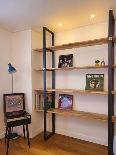 room detail thumbnail 2