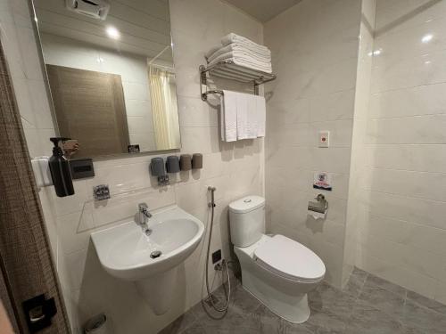 room detail thumbnail 2