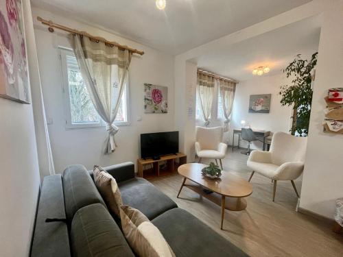 gîte 65 m2 200 m gare t-g-v et fac 400 m centre-ville grand parking 250 places gratuit face au logement - Noyelles-sous-Bellonne