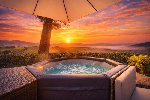 Сад, La Casa di Nena - Relax, Natura Toscana con Idromassaggio & Stelle in Санта Лус