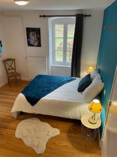 1 double bed, 1 bunk bed