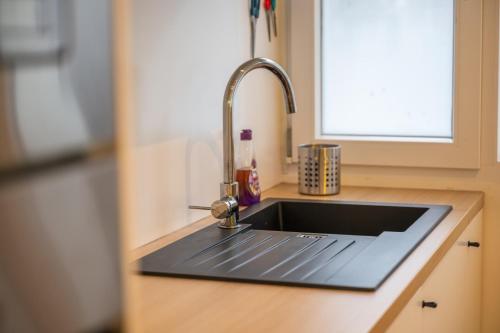 Hollywood 9 People - KHbnb center, Strasbourg (photo 7)