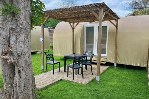 Paris Camping Ile du Roi in Triel-Sur-Seine