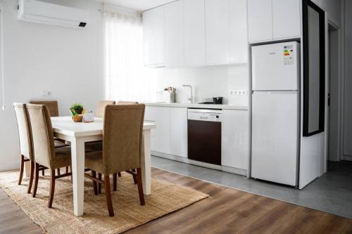 Trendy 2BD Cozy Modern Bebek Home! #415 - main image