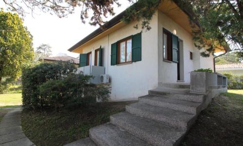 Villa with private fenced garden