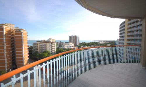 Cozy flat with sea view