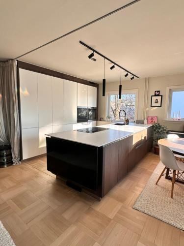Elegant Apartment with Balcony & Sea View in one of Oslos Most Exclusive Areas in Ullern