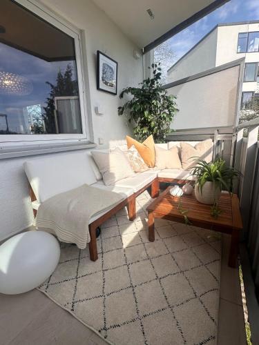 Elegant Apartment with Balcony & Sea View in one of Oslos Most Exclusive Areas in Ullern