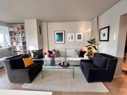 Elegant Apartment with Balcony & Sea View in one of Oslos Most Exclusive Areas in Ullern