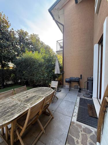 Ümbrus, Villa with garden 3 BR and near Milan Rho Fiera in Arese