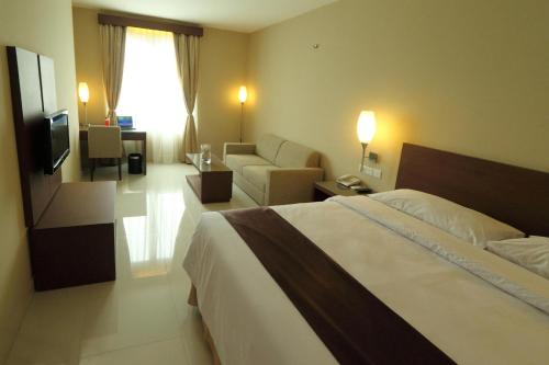 Triniti Hotel Gajah Mada Room Type - Deluxe King Room