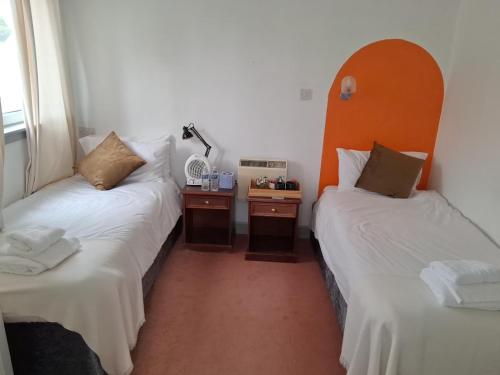 Hotel Square Room Type - Budget Twin Room