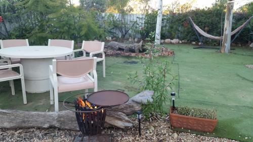 Dārzs, Sonja's Bed and Breakfast in Lightning Ridge