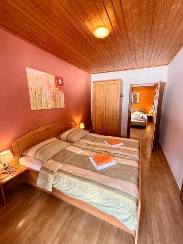 Guestroom, Ferienwohnungen Pernull in Waidegg