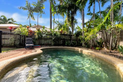3-Bed Family Home with Pool & BBQ by the Beach in Playa Clifton