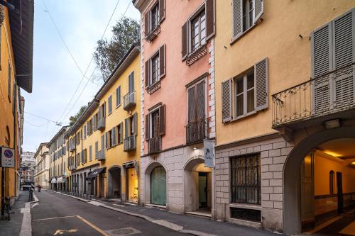 Classbnb - Luxury Apartment in Milan's Fashion District - 5 Min from Galleria Vittorio Emanuele II - image 5