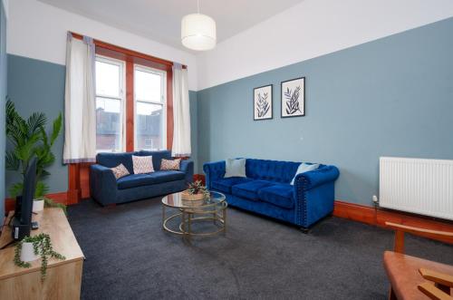 Family and Group Stay 2BR by Park Sleeps 7, Glasgow