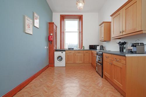 Family and Group Stay 2BR by Park Sleeps 7, Glasgow (Foto 8)