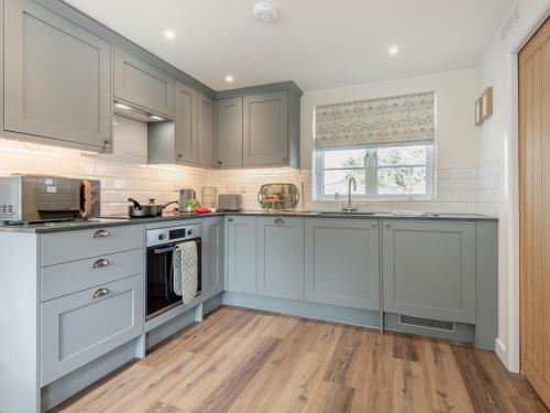 Iekārtas, 3 Bed in Fordingbridge oc-96126 in Godshill