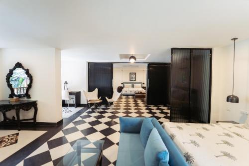 Suite, family
