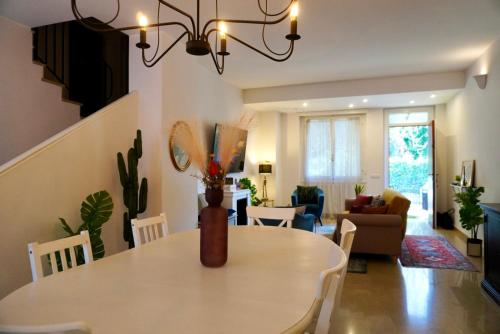 Seadmed, Villa with garden 3 BR and near Milan Rho Fiera in Arese