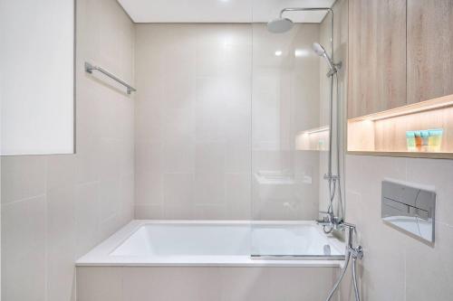 Stylish 1BR Apartment 5 min walk Dubai Hills Mall - image 10