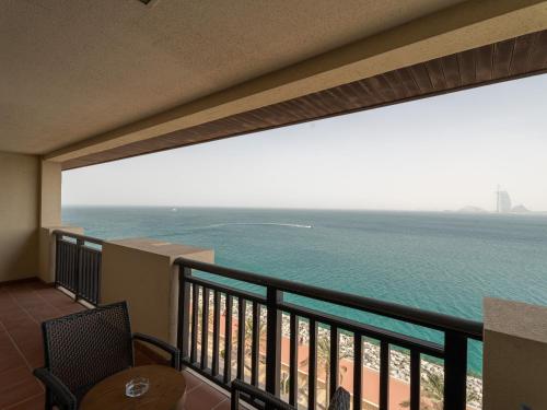 Seaside Serenity 1BR Residence in Royal Amwaj - image 2