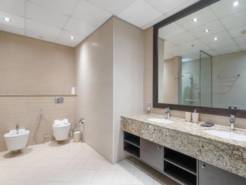 Seaside Serenity 1BR Residence in Royal Amwaj - main image