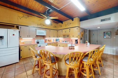 Funshine | Riverfront house in Mc Queeney with guest house, river views, grill in McQueeney